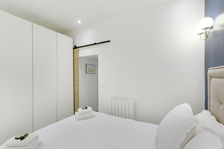 Pick A Flat's Passage Cardinet Apartment
