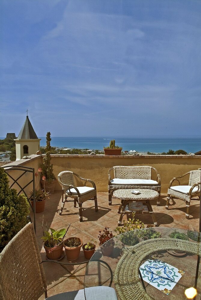 B&B Lavinium