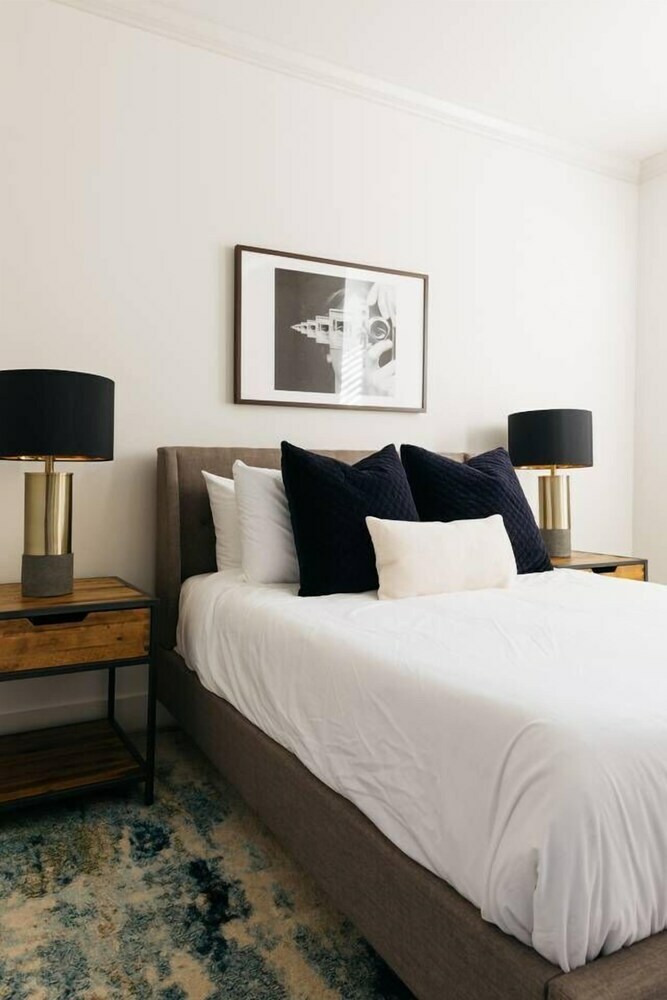Refreshing 3br/3ba Townhouse Mins To Dt By Domio