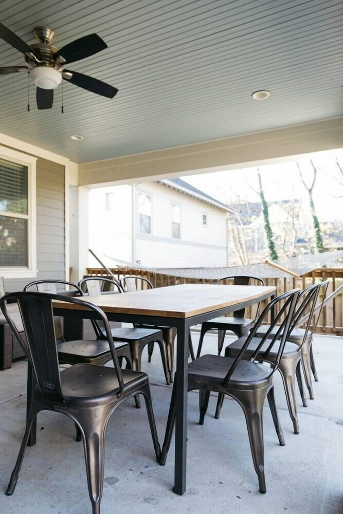 Refreshing 3br/3ba Townhouse Mins To Dt By Domio