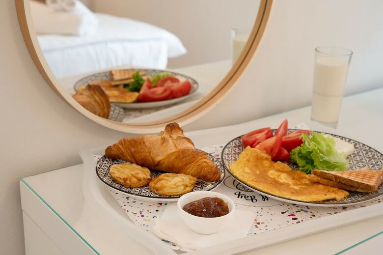 Hotel Tier Collection