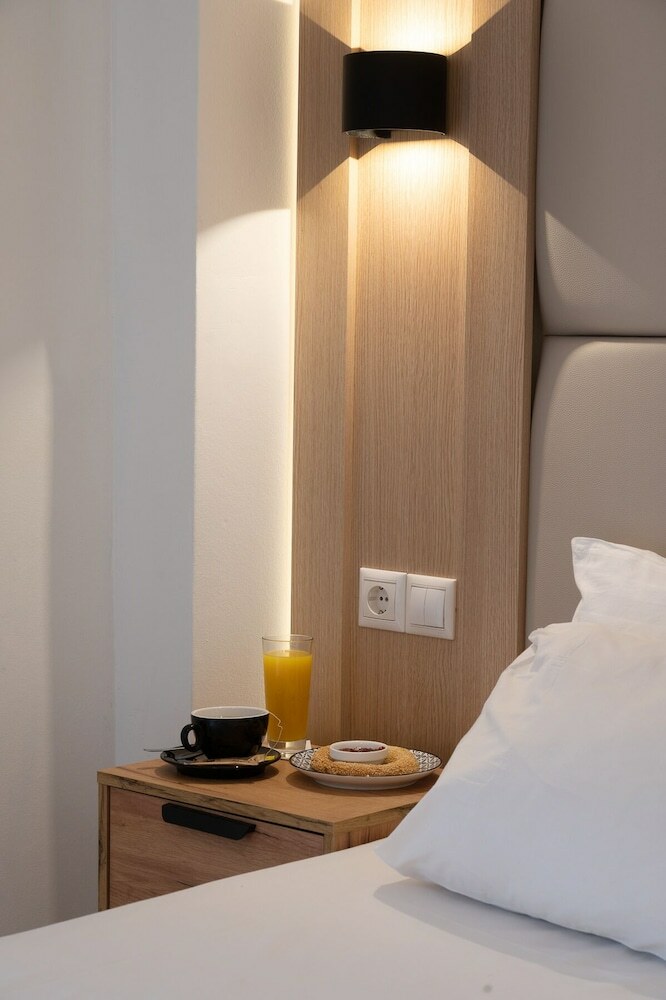 Hotel Tier Collection