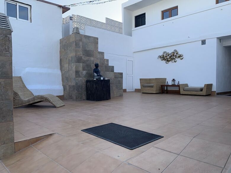 Hotel Valtisya House Pool & Airport