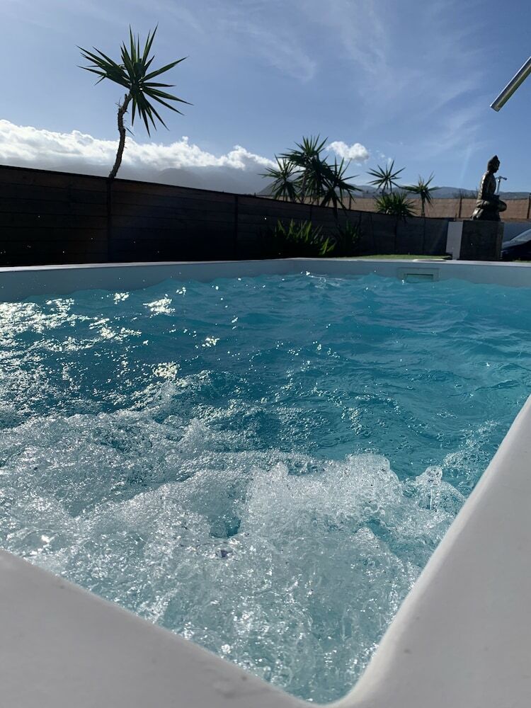 Hotel Valtisya House Pool & Airport