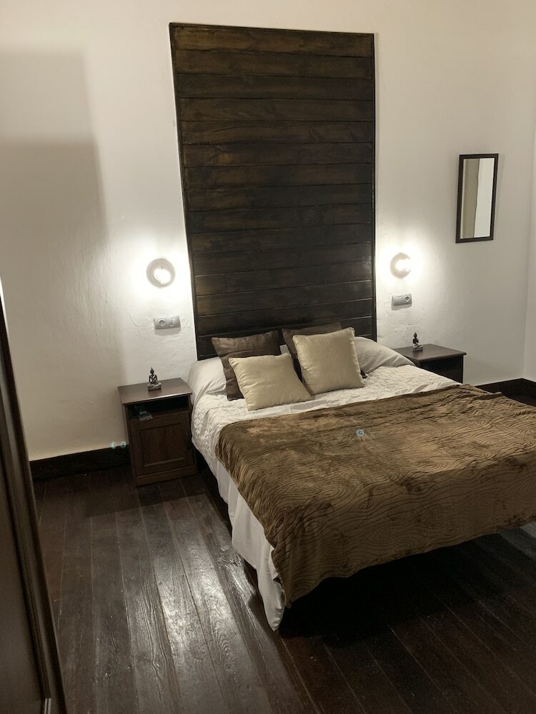 Hotel Valtisya House Pool & Airport