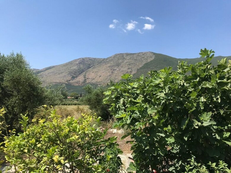 2 Bed House With Mountain View