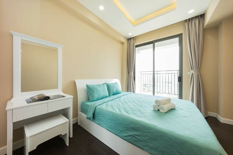 Apartamentos June Home