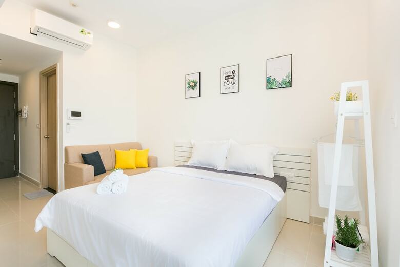 Apartamentos June Home