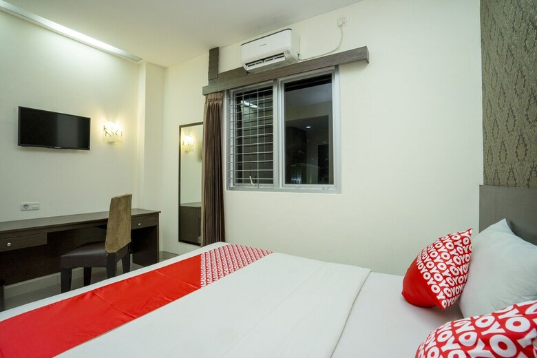 Capital O 1083 Hotel Grand Kartika