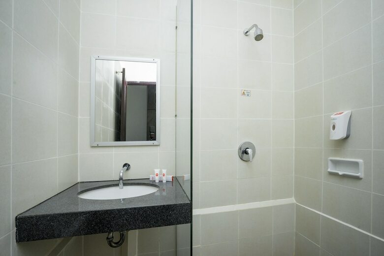 Capital O 1083 Hotel Grand Kartika