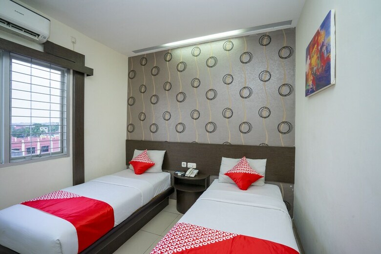 Capital O 1083 Hotel Grand Kartika