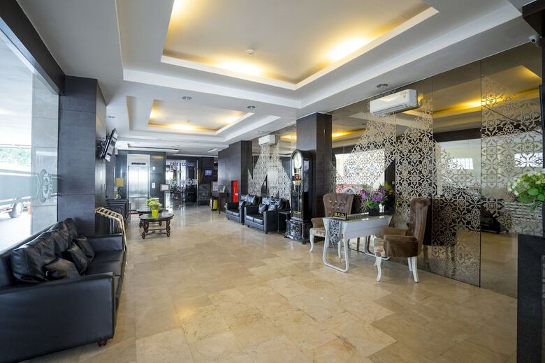 Capital O 1083 Hotel Grand Kartika