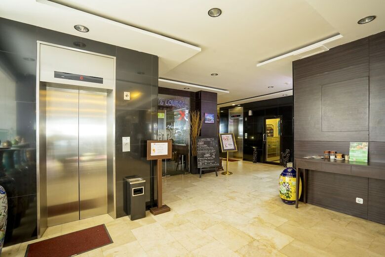 Capital O 1083 Hotel Grand Kartika