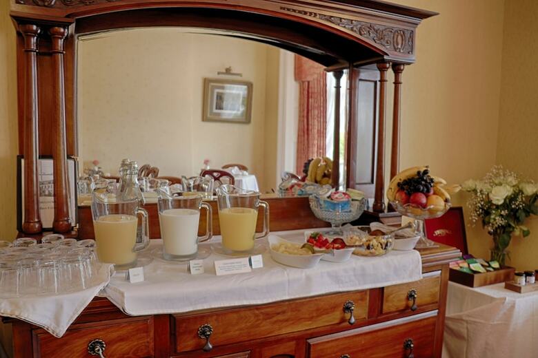 Hotel Holcombe House