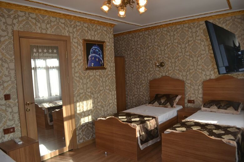 La Casa Suites