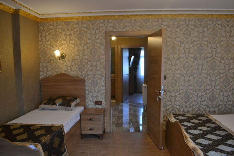 La Casa Suites