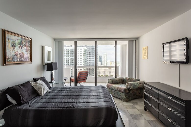 3 Bedroom Condo With Stunning Balcony View