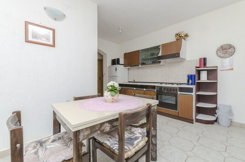 Apartments Davor