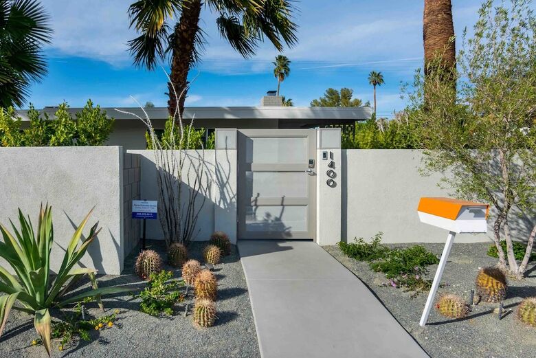 Ps Desert Indulgence Three-bedroom House