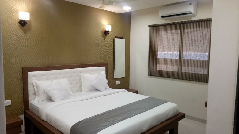 Hotel Vrushali Inn