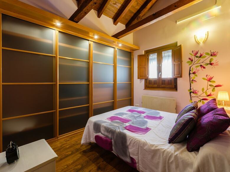Apartamentos �tico Abuhardillado By Toledo Ap