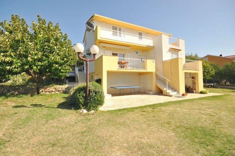 Apartments Mladen