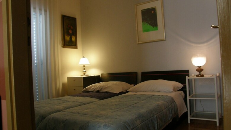 Apartments Mladen