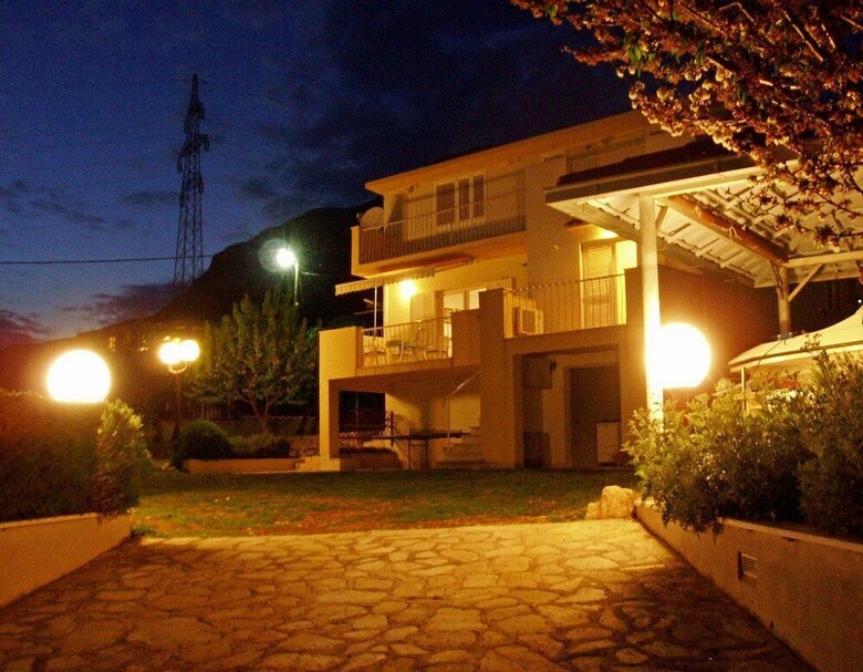 Apartments Mladen