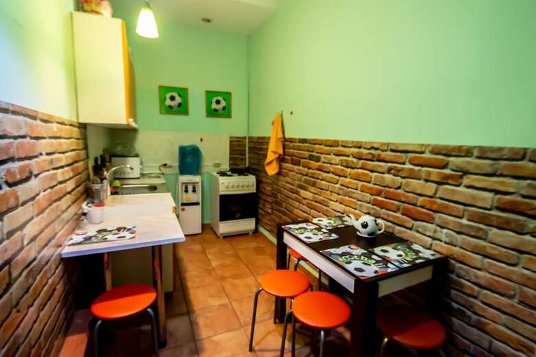 Hostal Hostel Champion