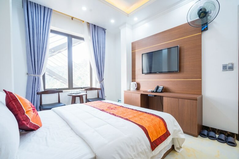 Dinh Gia Hotel