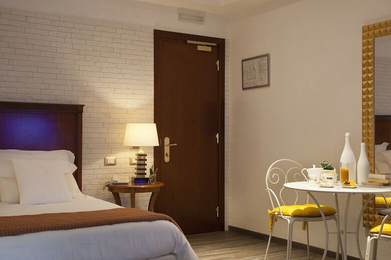 Andris Hotel