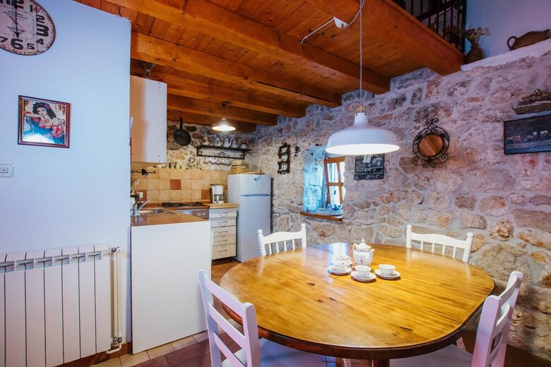 House Jakov