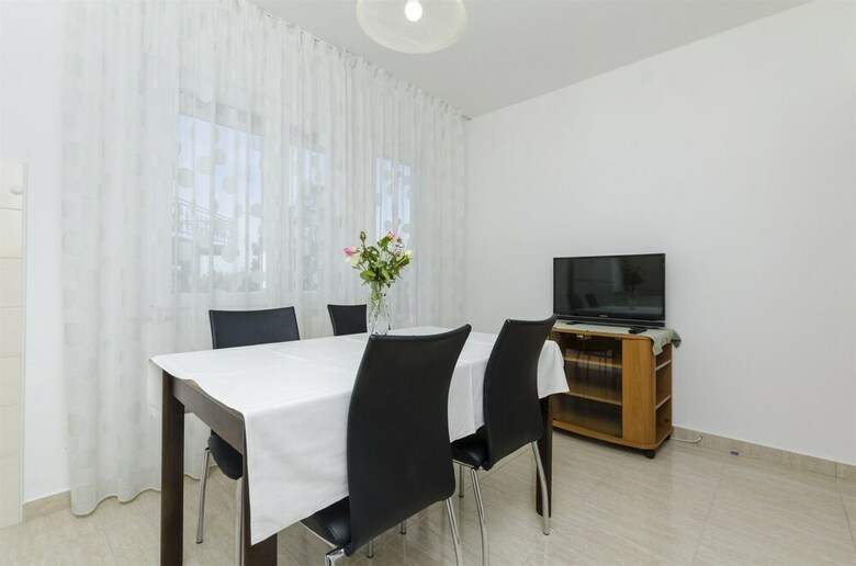 Apartments Karmela