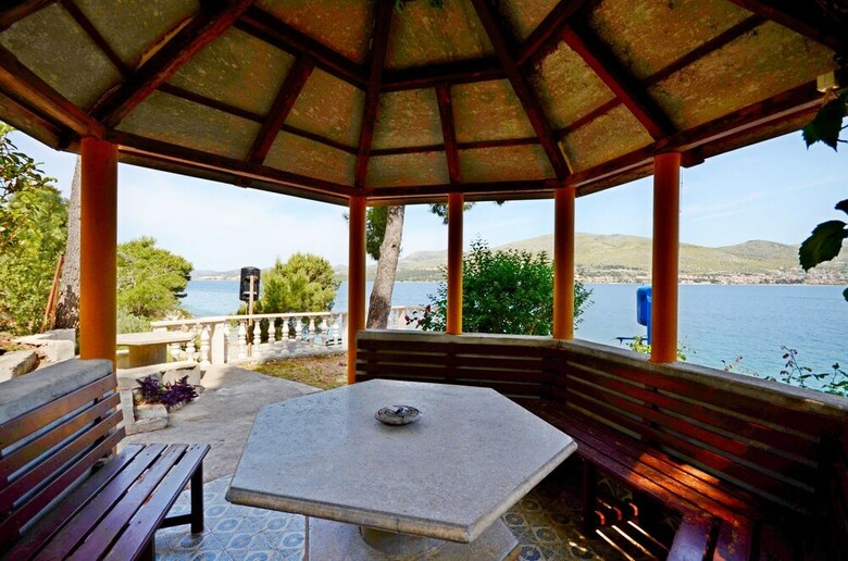 House Jakov