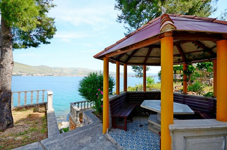 House Jakov