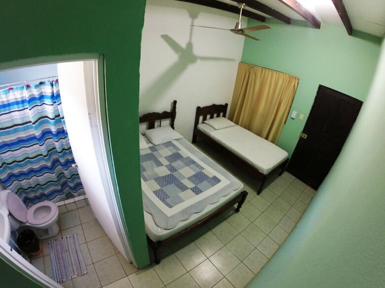 Hotel Tsunami Hostel