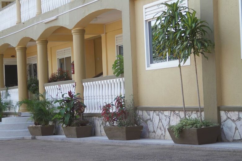 Hotel Karibu Bb Suites
