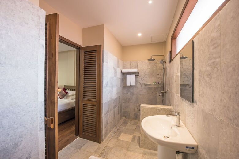 Royal House Hotel