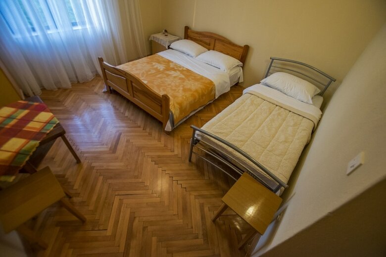Apartments Nada-on Quiet Location In Center Of Starigrad