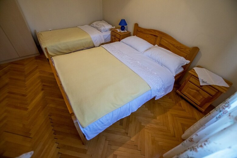 Apartments Nada-on Quiet Location In Center Of Starigrad