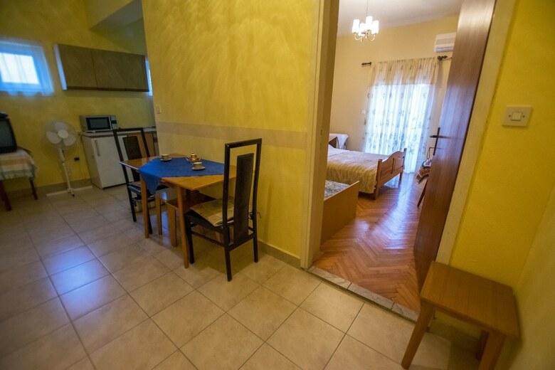 Apartments Nada-on Quiet Location In Center Of Starigrad