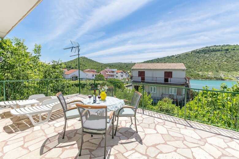 House Sun?ani Dvori