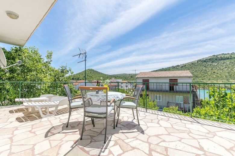 House Sun?ani Dvori