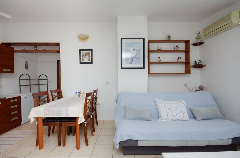 Apartments Mladen