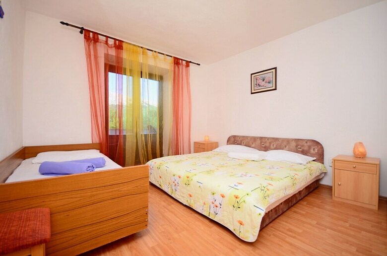 Apartments Mladen