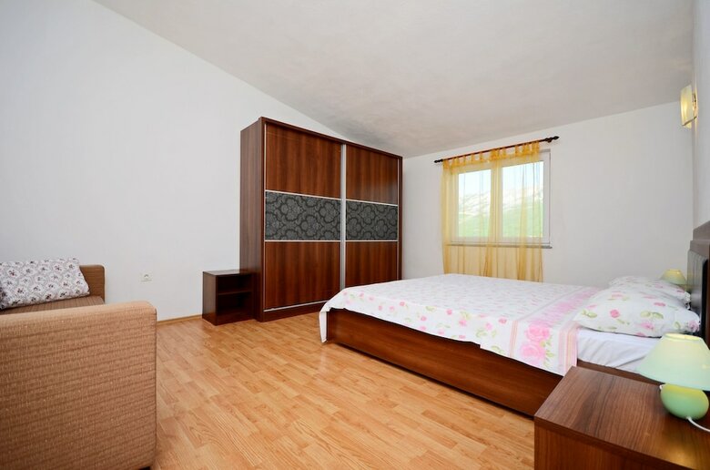 Apartments Mladen