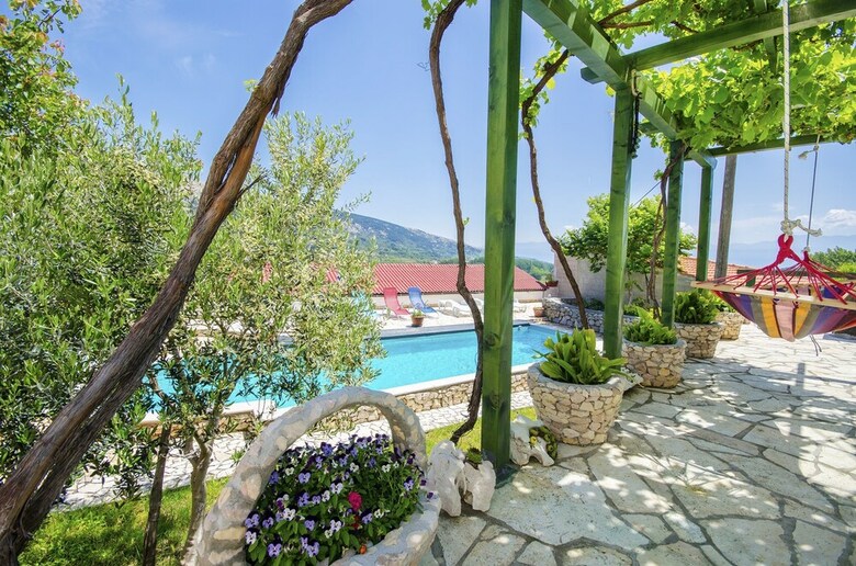 Apartments Mladen