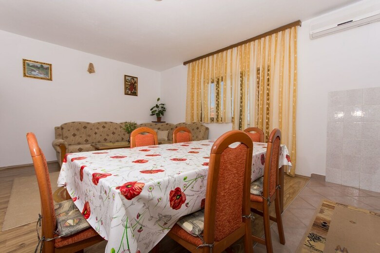 Apartment Ljube