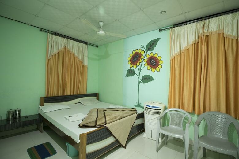Vinayak Hotel