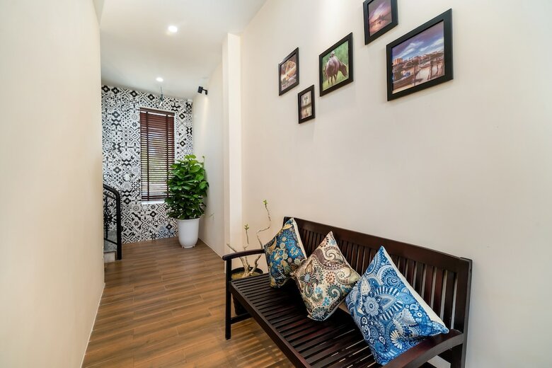Hotel Golden Walls Homestay